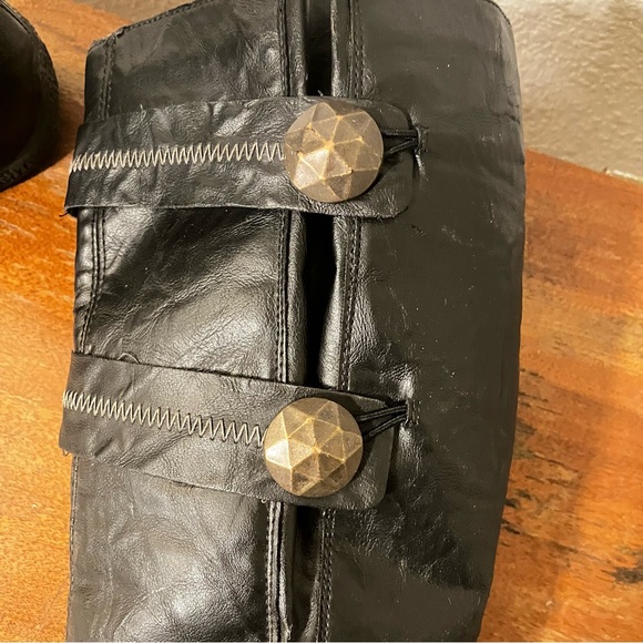 Rieker size 40 tall black flat boots with button detail - Picture 4 of 8